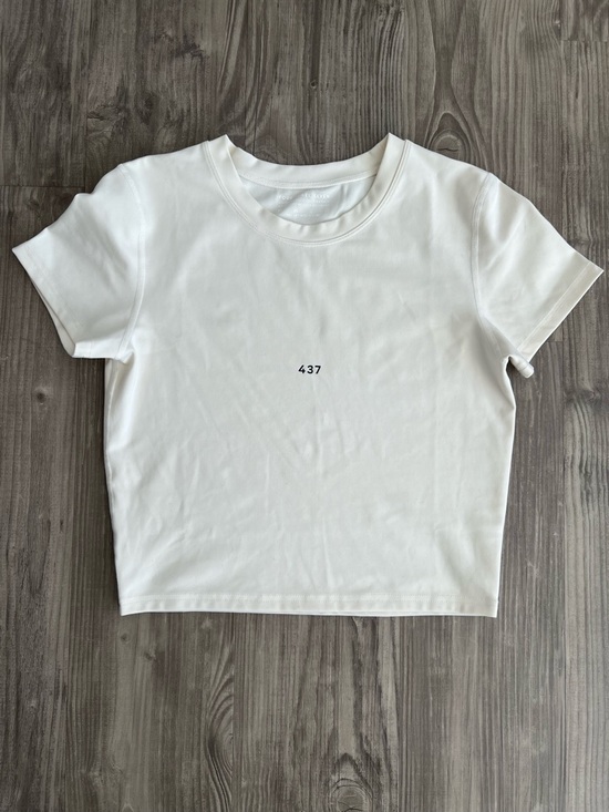 437 Tops - 437 Short Sleeve Cream Fitted Crop Tee